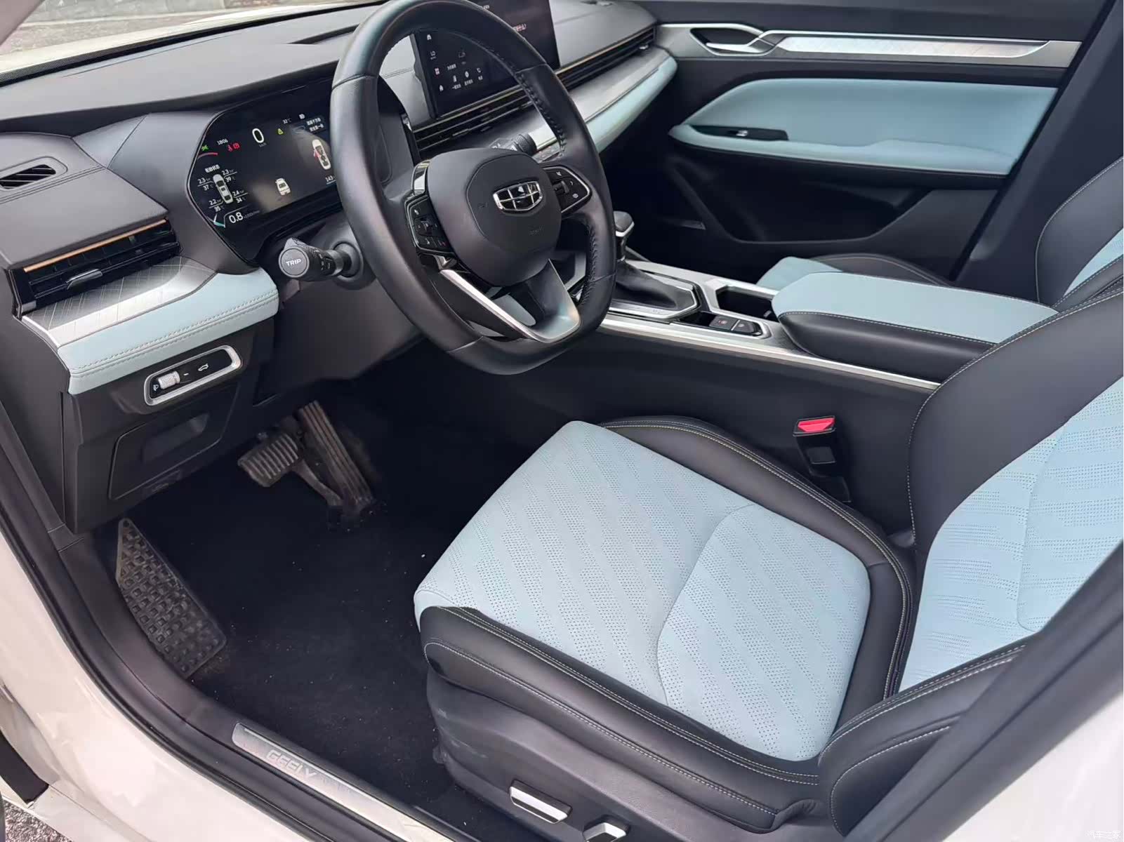 Geely Emgrand, 2022 9