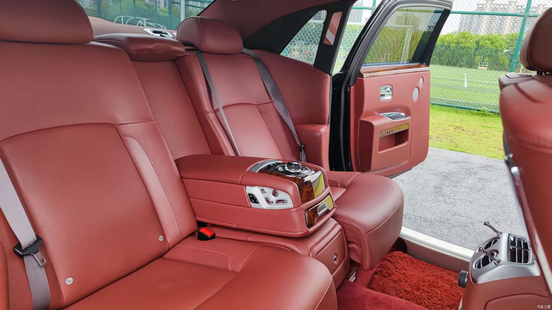 Rolls-Royce Ghost, 2012 10