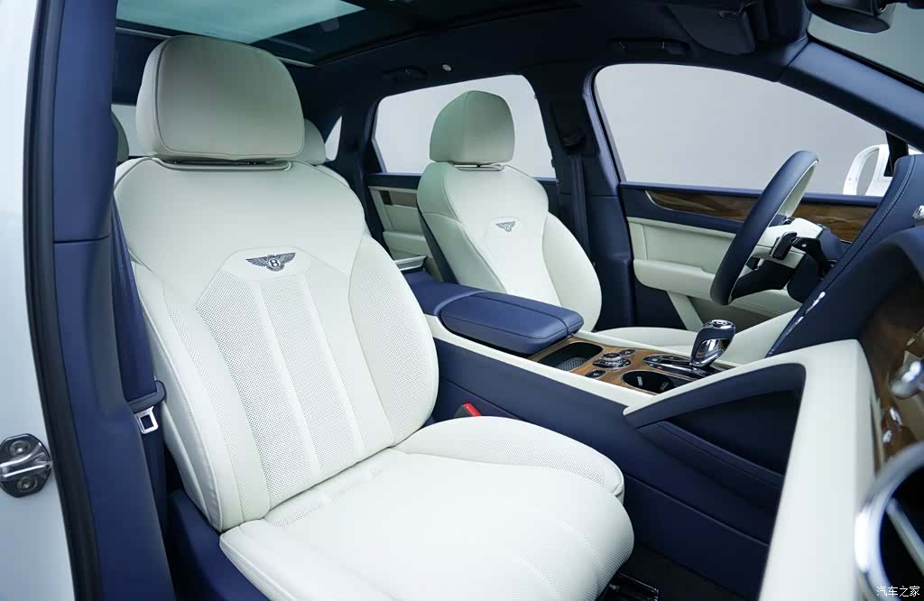 Bentley Bentayga, 2025 12