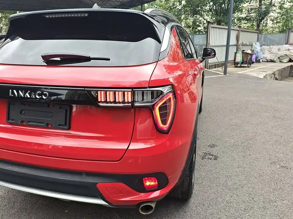 Lynk & Co 01