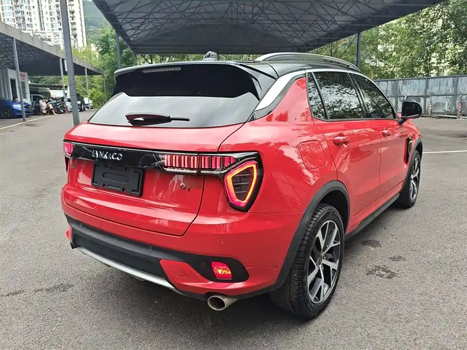 Lynk & Co 01