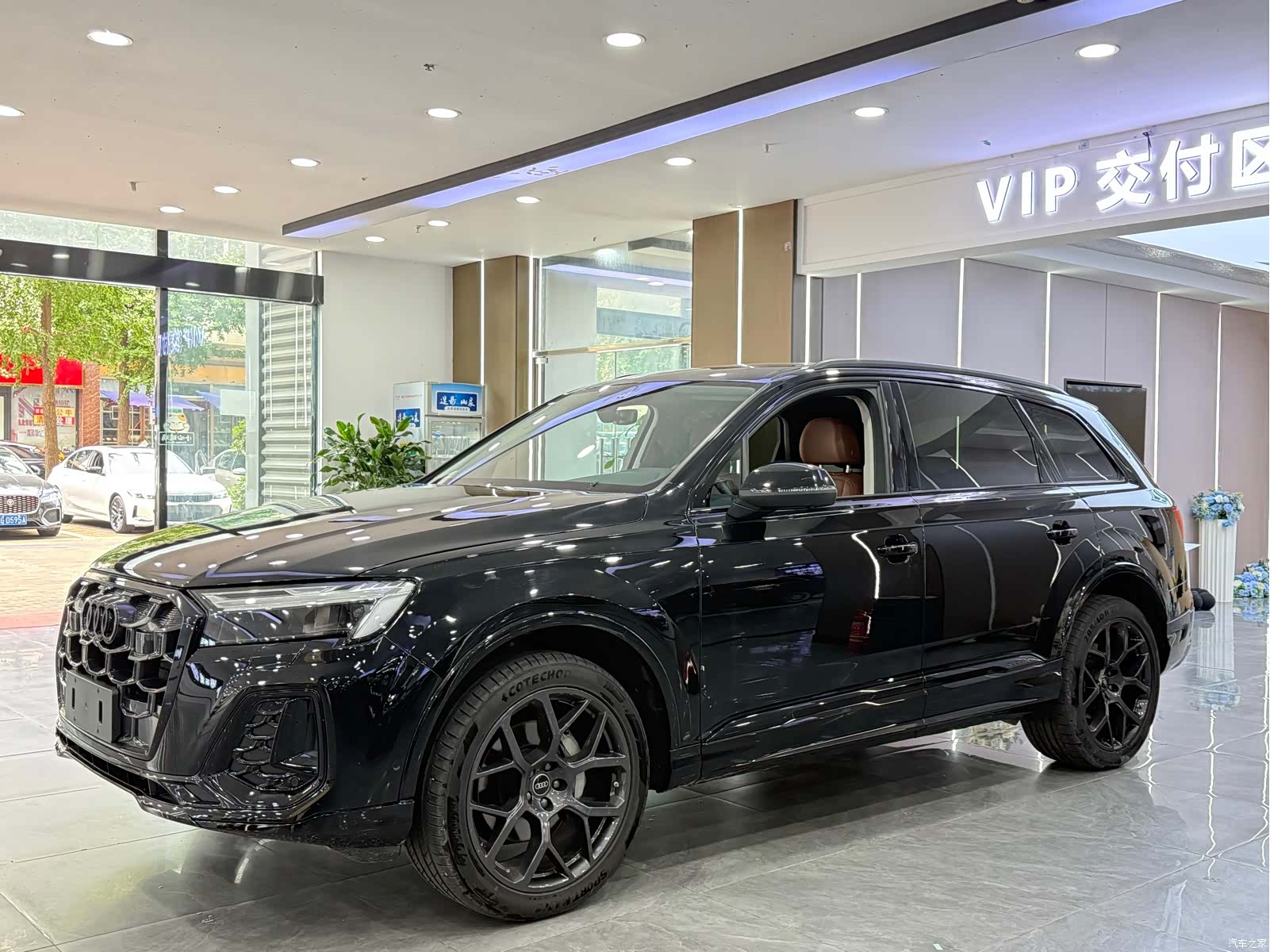 Audi Q7, 2024 1