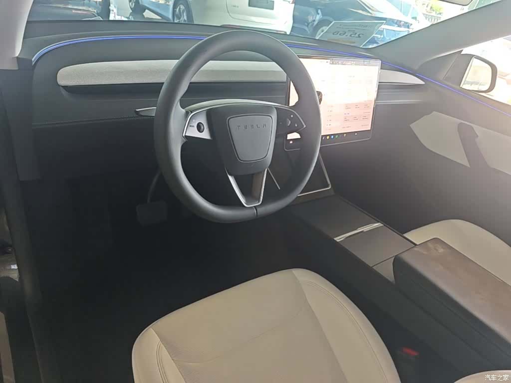 Tesla Model Y, 2025 10