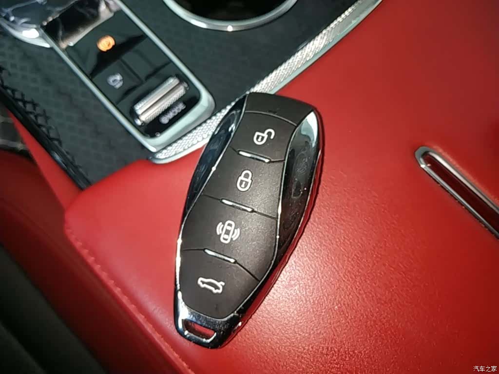 Hongqi HS3, 2024 9