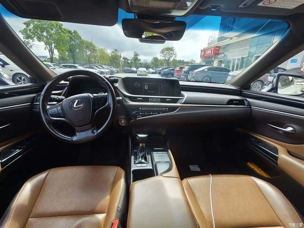 Lexus ES, 2018 8