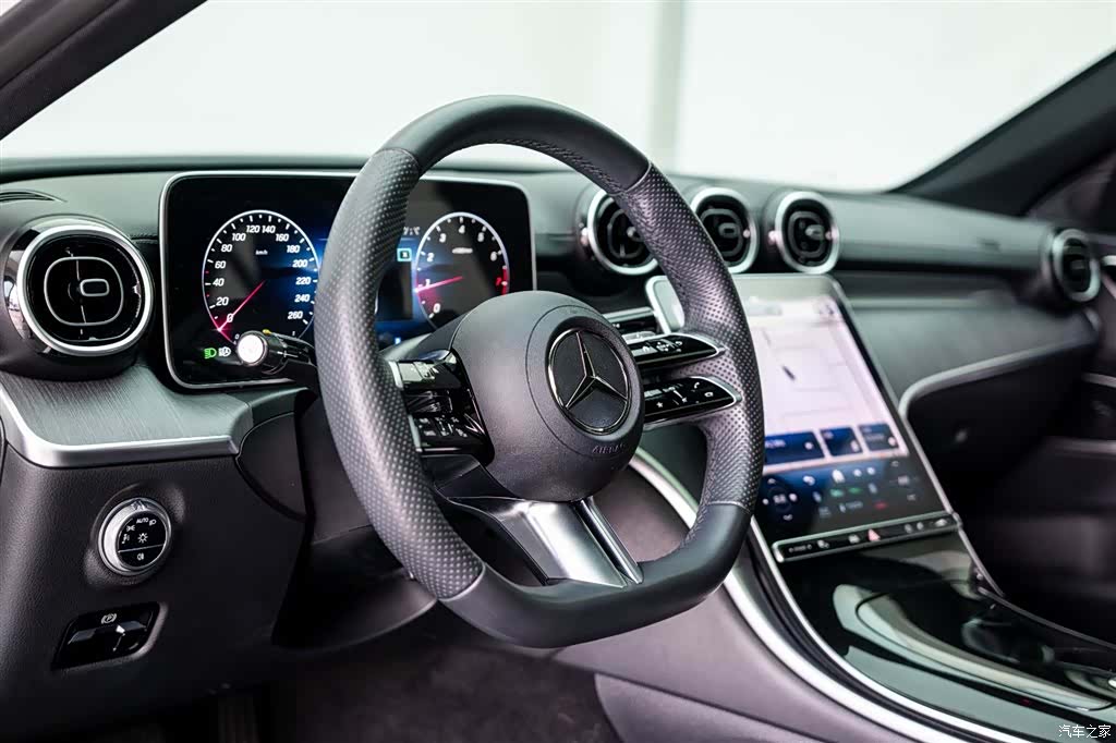 Mercedes-Benz C-Class, 2023 16