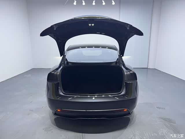 Tesla Model 3, 2024 12