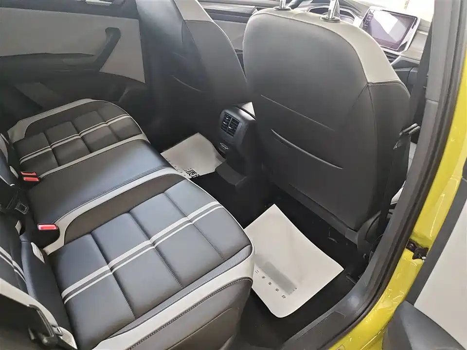 Volkswagen T-ROC exploring Songs