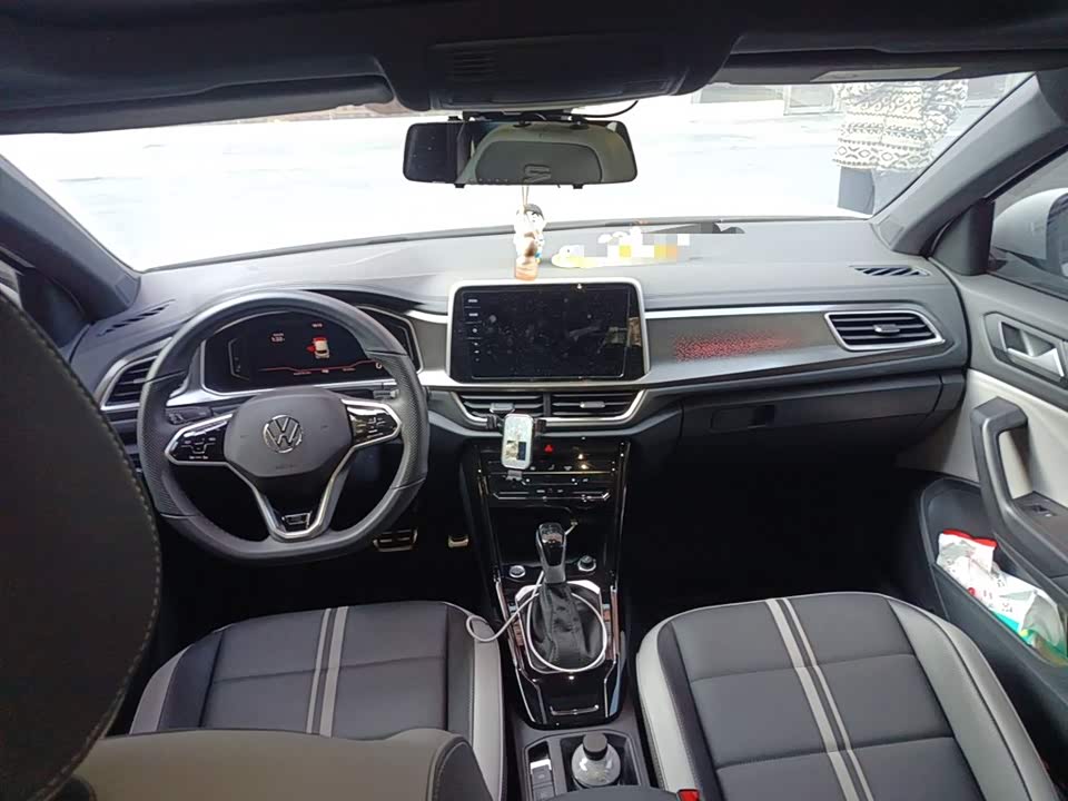 Volkswagen T-ROC exploring Songs