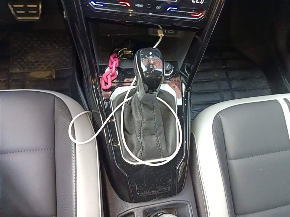 Volkswagen T-ROC exploring Songs