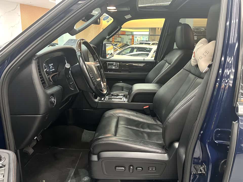 Lincoln Navigator