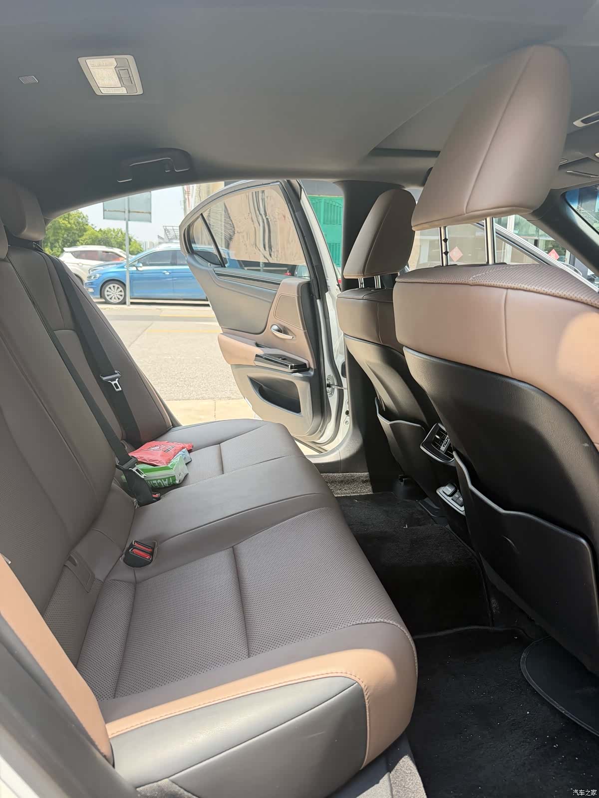 Lexus ES, 2022 все фото