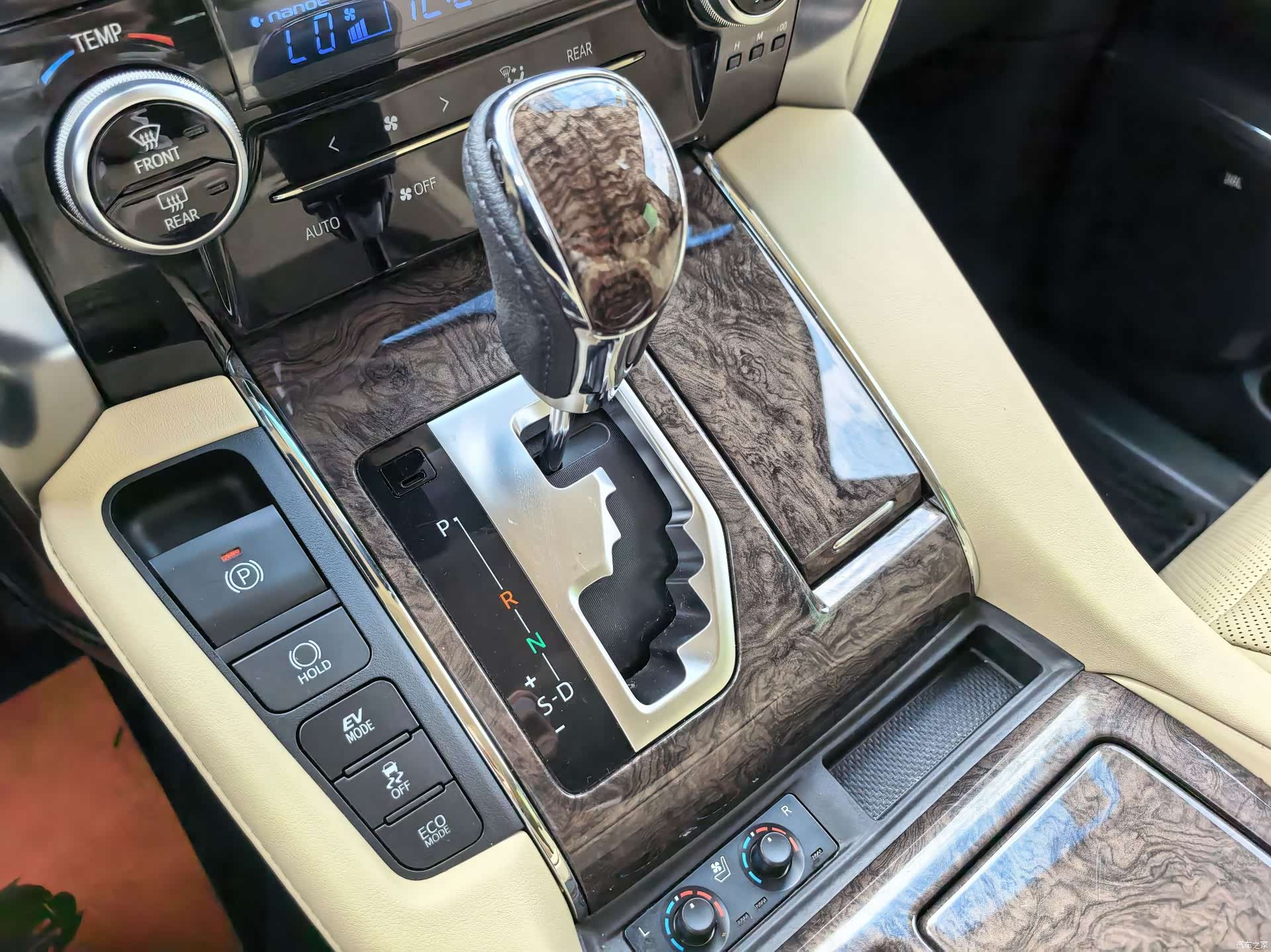 Toyota Vellfire, 2020 15