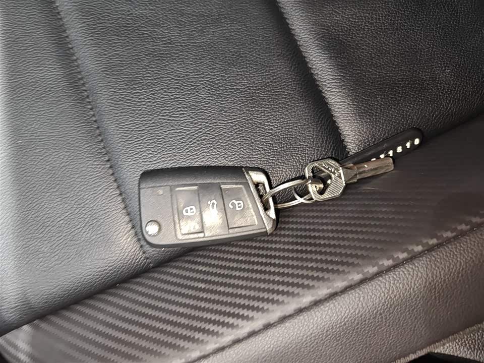 Volkswagen T-ROC exploring Songs