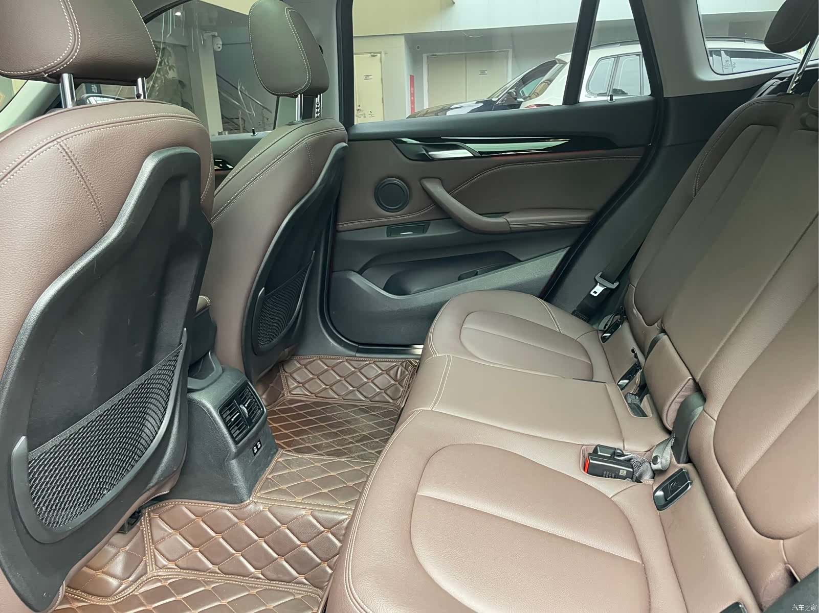 BMW X1, 2020 все фото