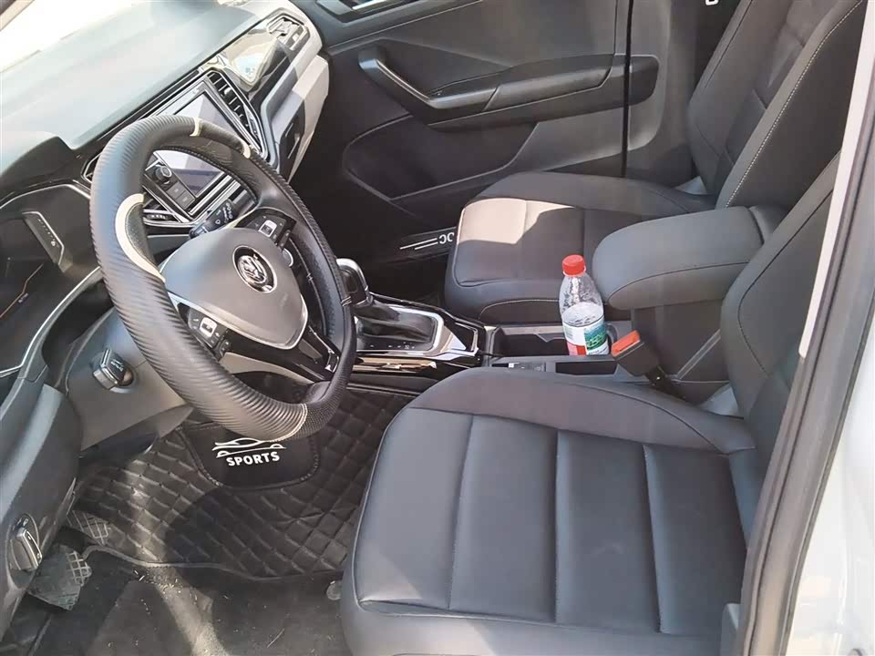 Volkswagen T-ROC exploring Songs