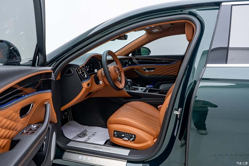 Bentley Flying Spur, 2023 17