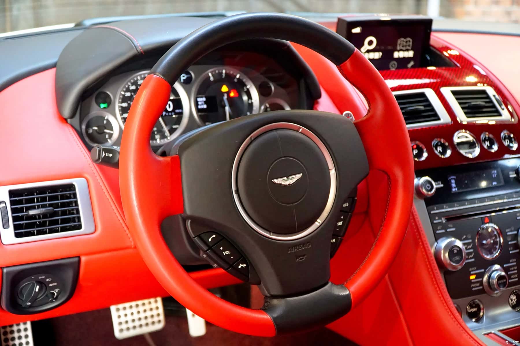 Aston Martin DB9, 2015 13