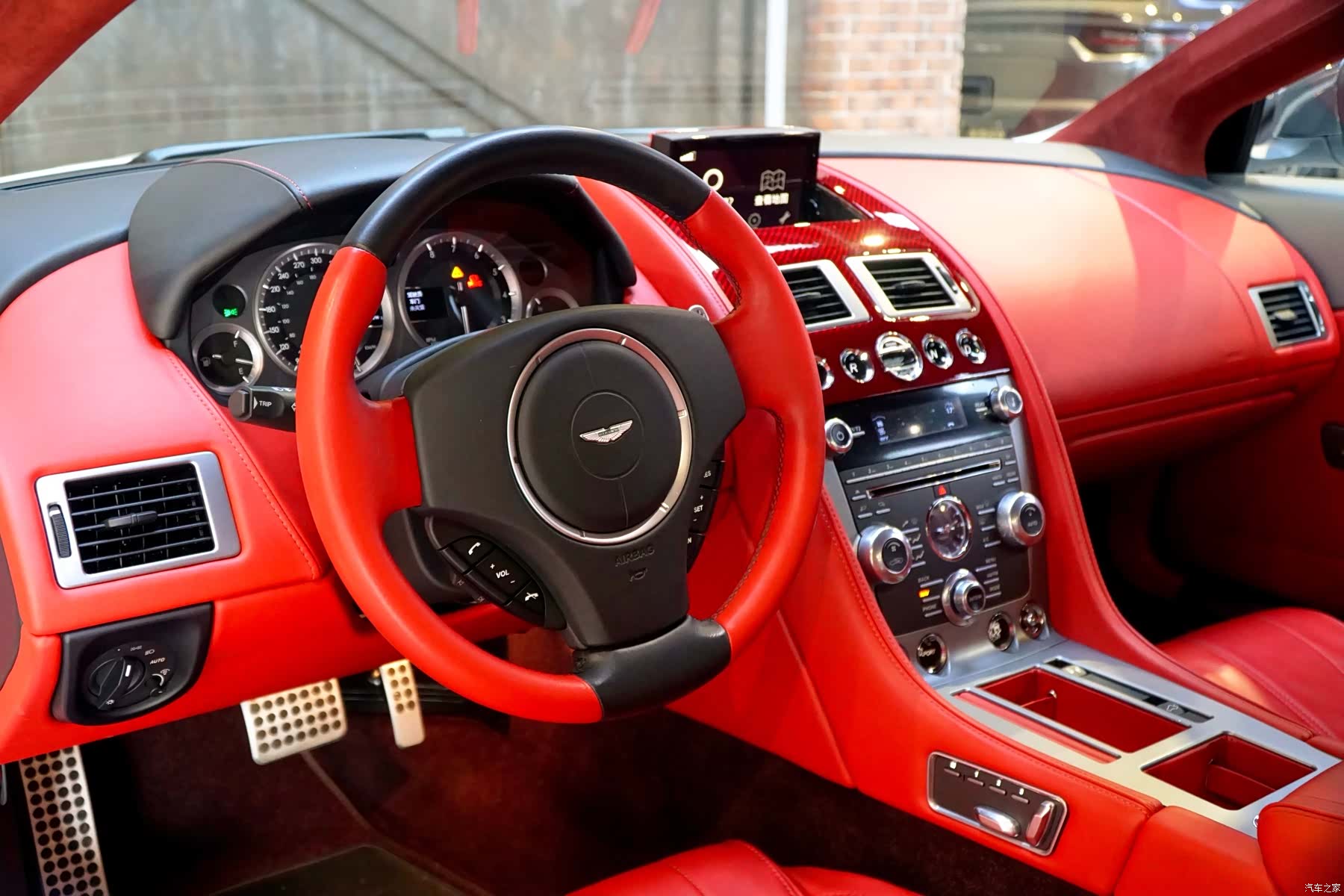 Aston Martin DB9, 2015 9