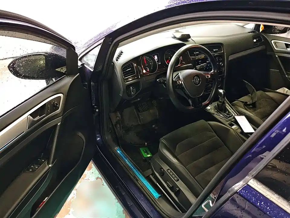 Volkswagen Golf*pure electricity