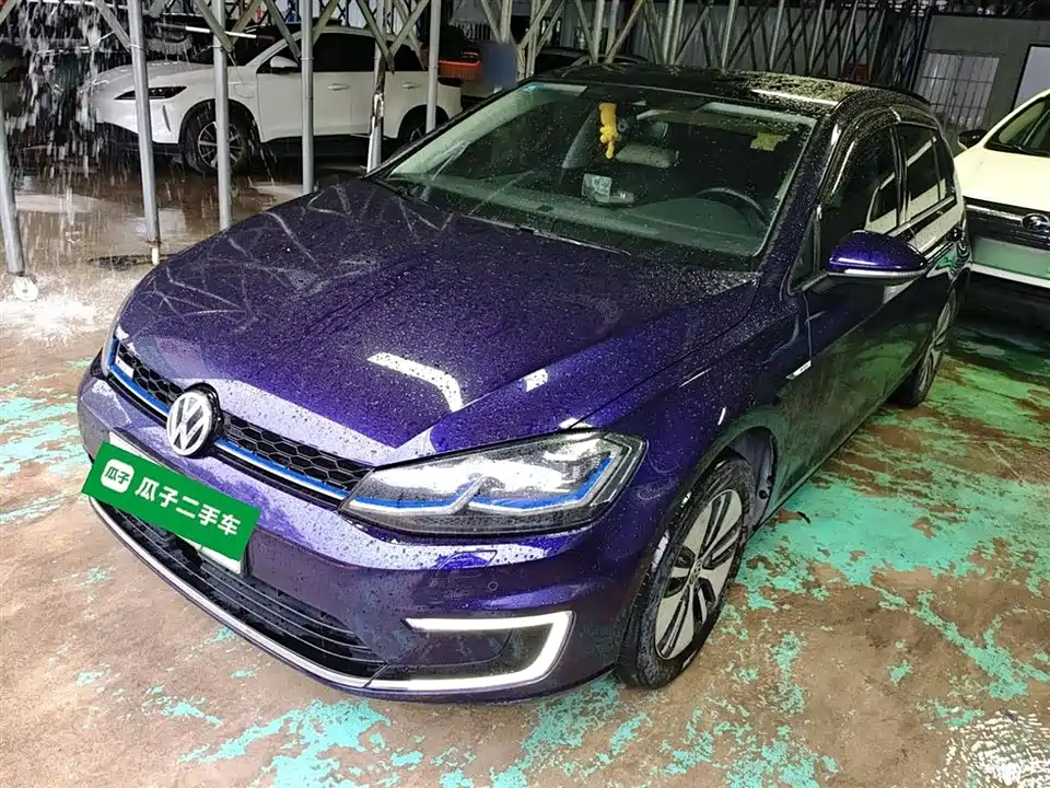 Volkswagen Golf*pure electricity
