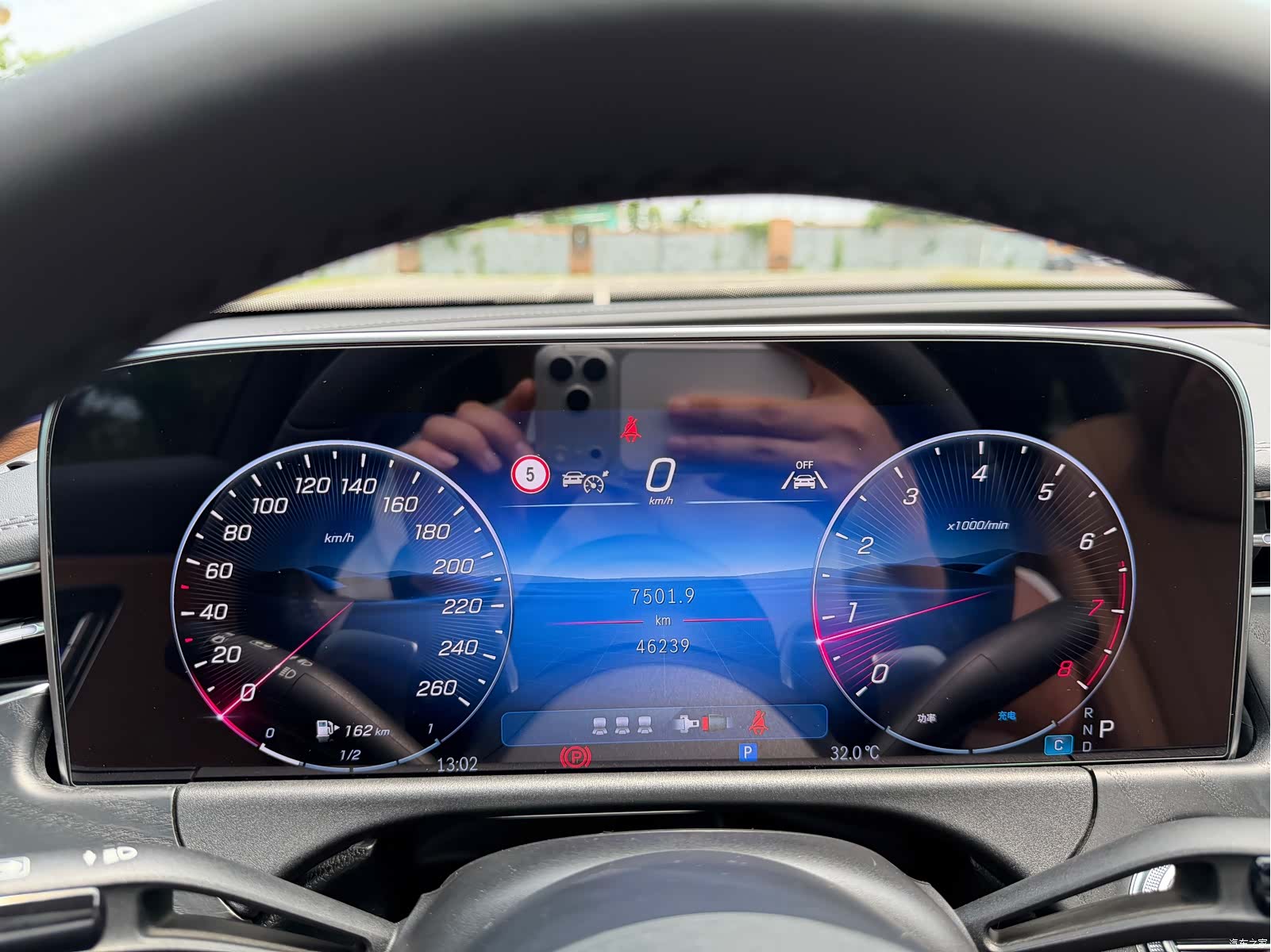 Mercedes-Benz E-Class, 2024 10