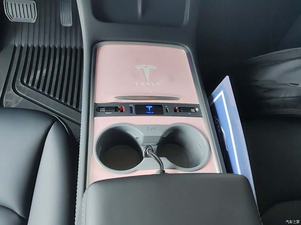 Tesla Model Y, 2024 14