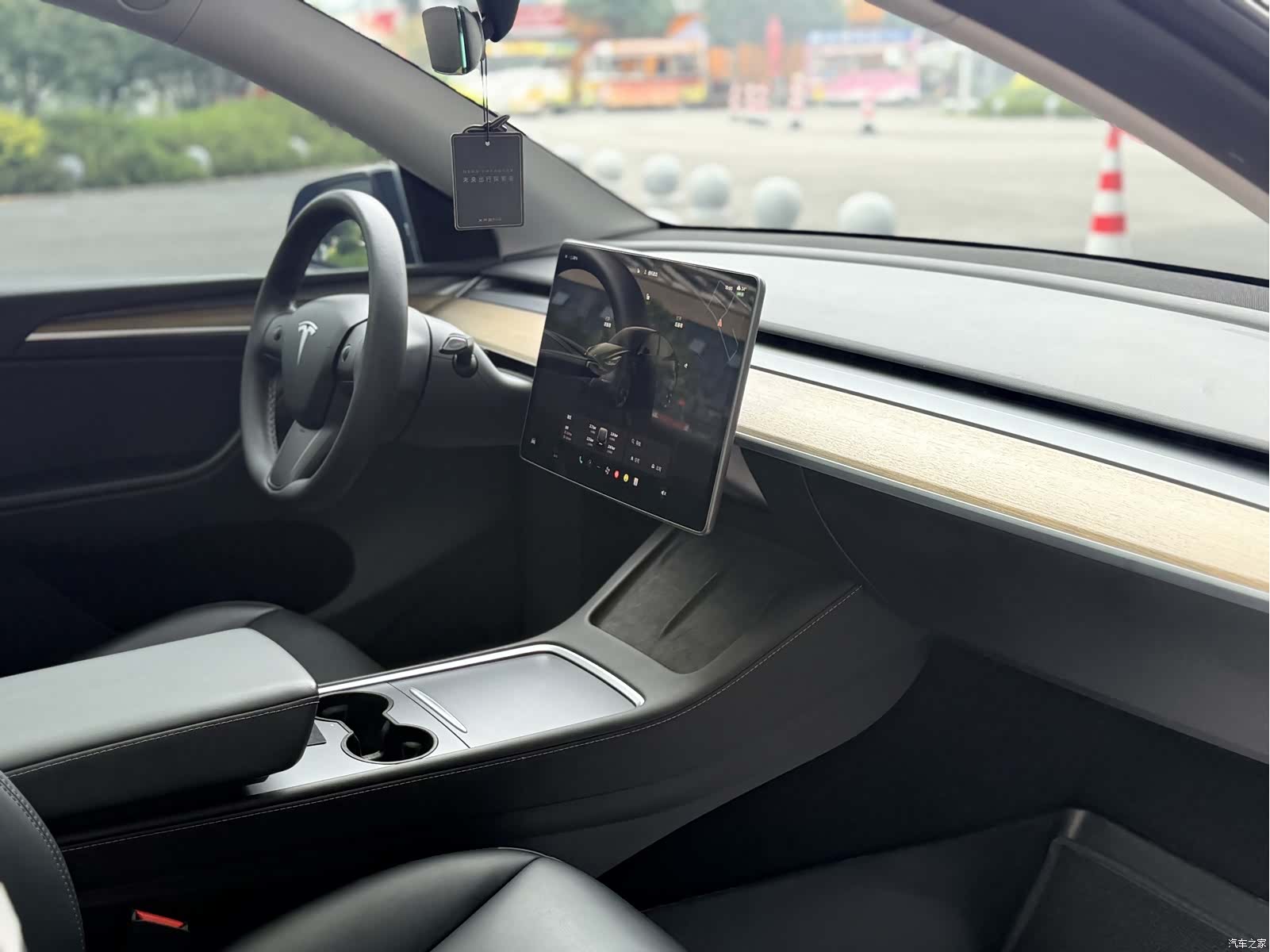 Tesla Model Y, 2023 13