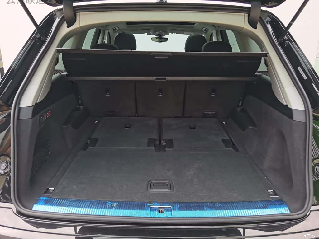 Audi Q7, 2023 10