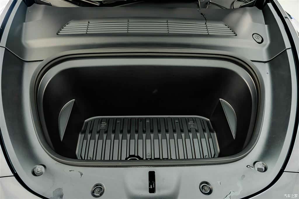 Tesla Model Y, 2025 25