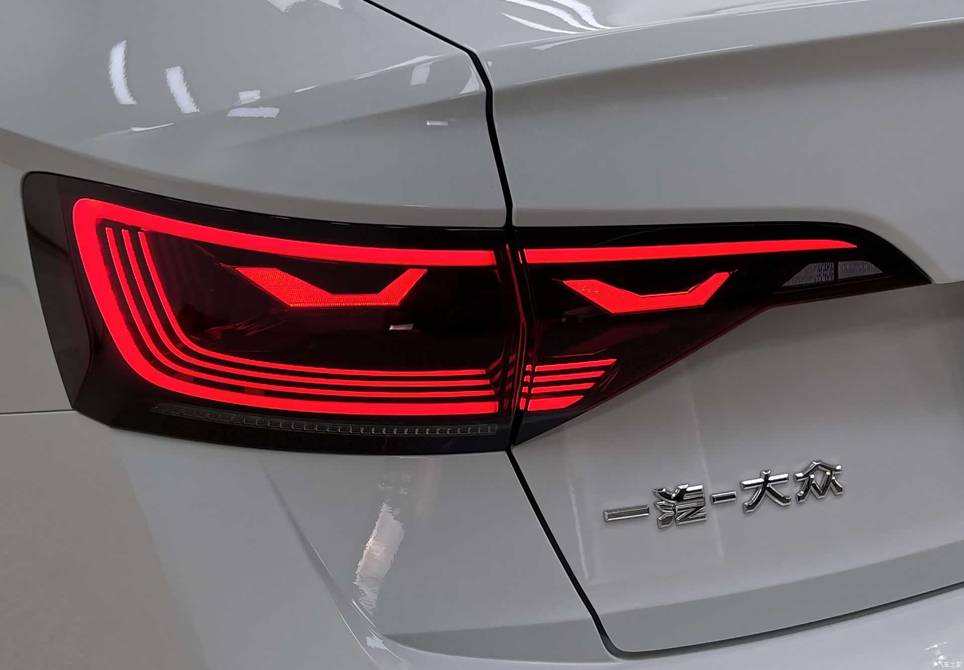 Volkswagen Sagitar, 2023 23