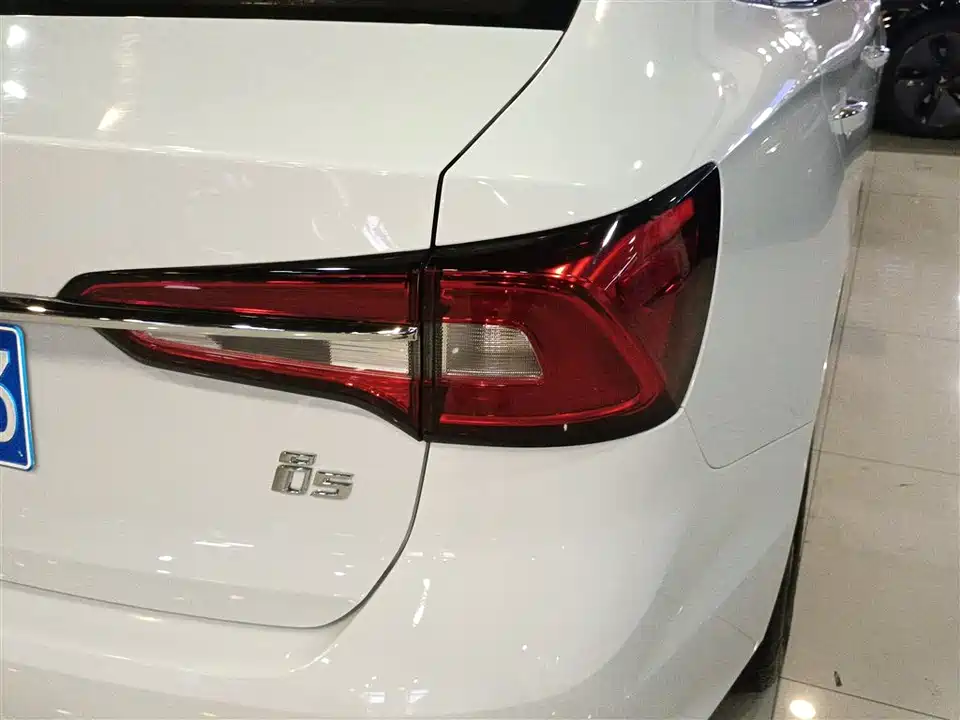 Roewe i5