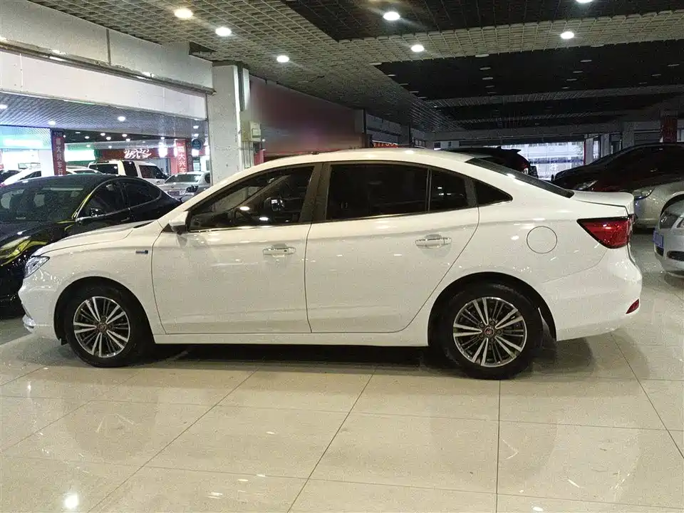 Roewe i5