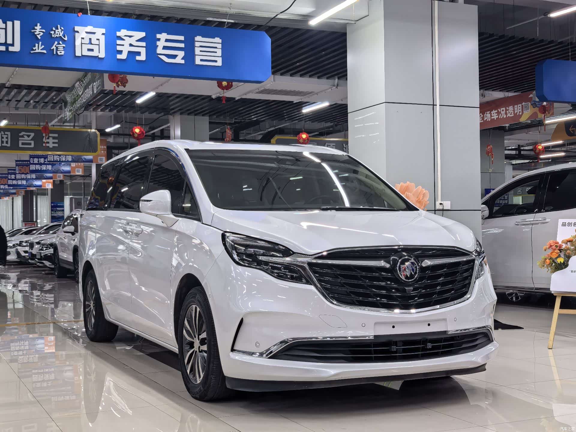 Buick GL8, 2022 3