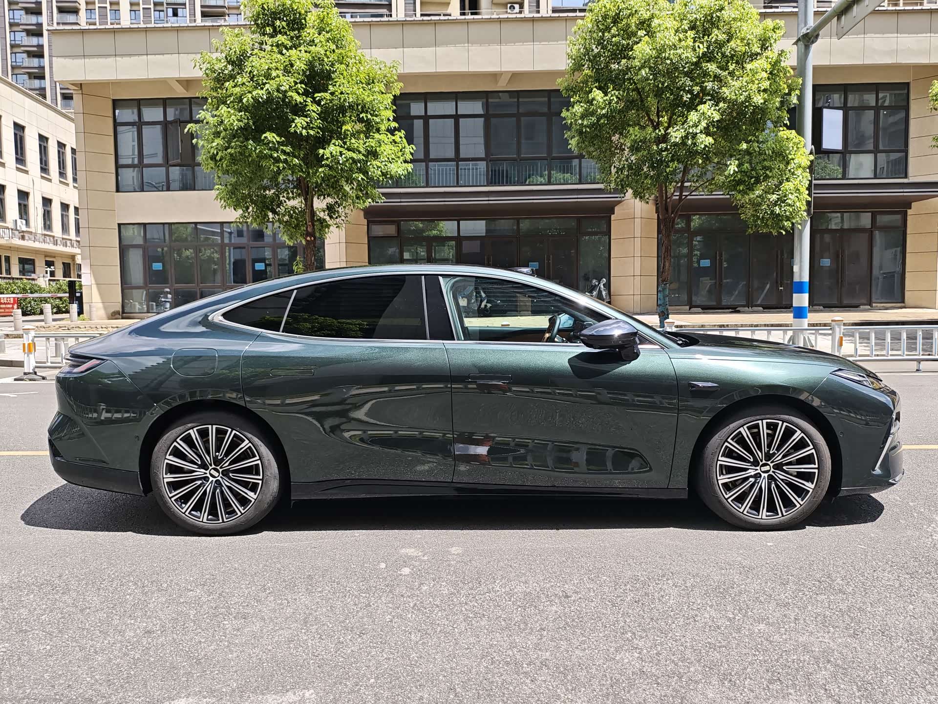 Geely 8, 2025 4