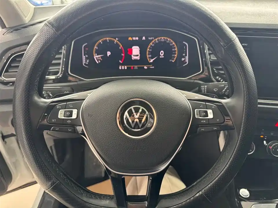 Volkswagen T-ROC exploring Songs