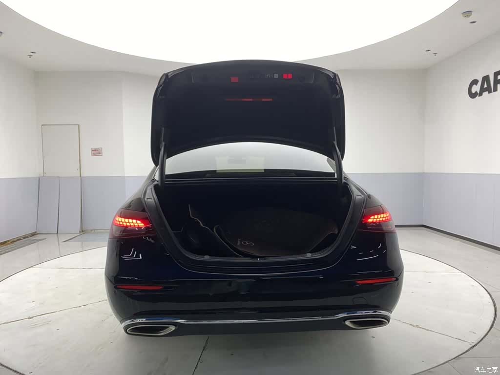 Mercedes-Benz E-Class, 2023 29