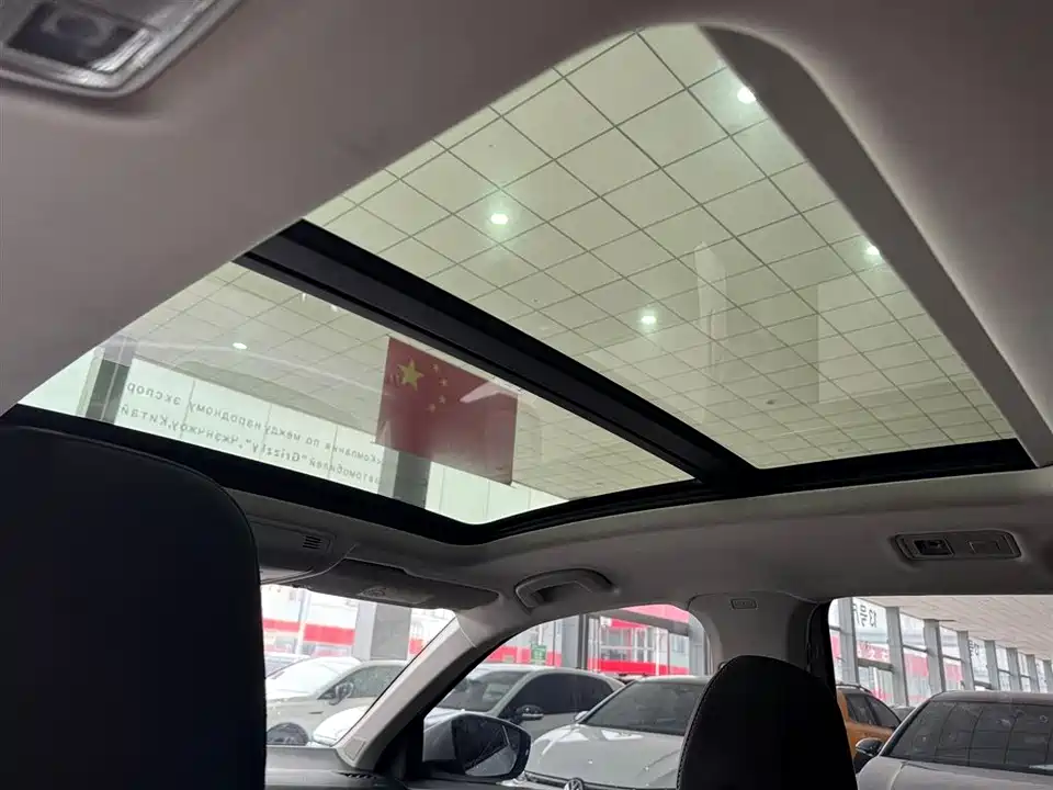 Volkswagen T-ROC exploring Songs