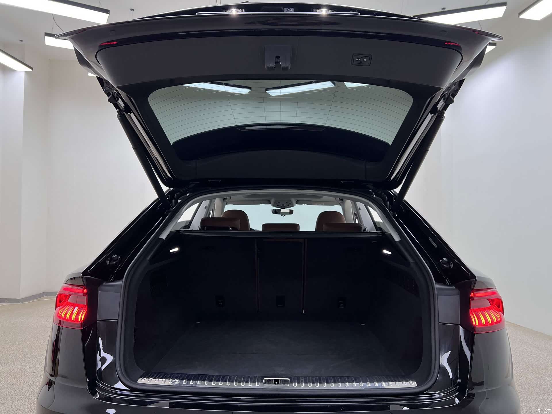 Audi Q8, 2019 17