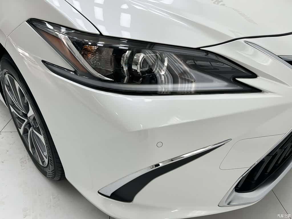 Lexus ES, 2024 11
