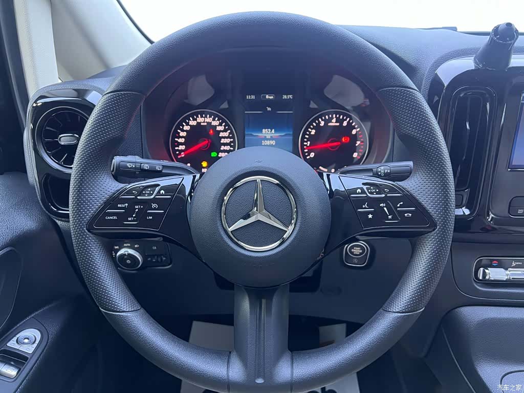 Mercedes-Benz 7, 2025 12