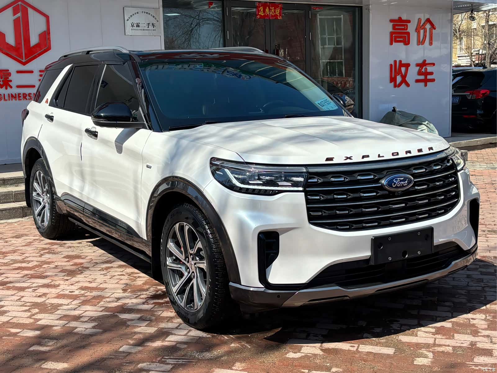 Ford Explorer, 2023 3