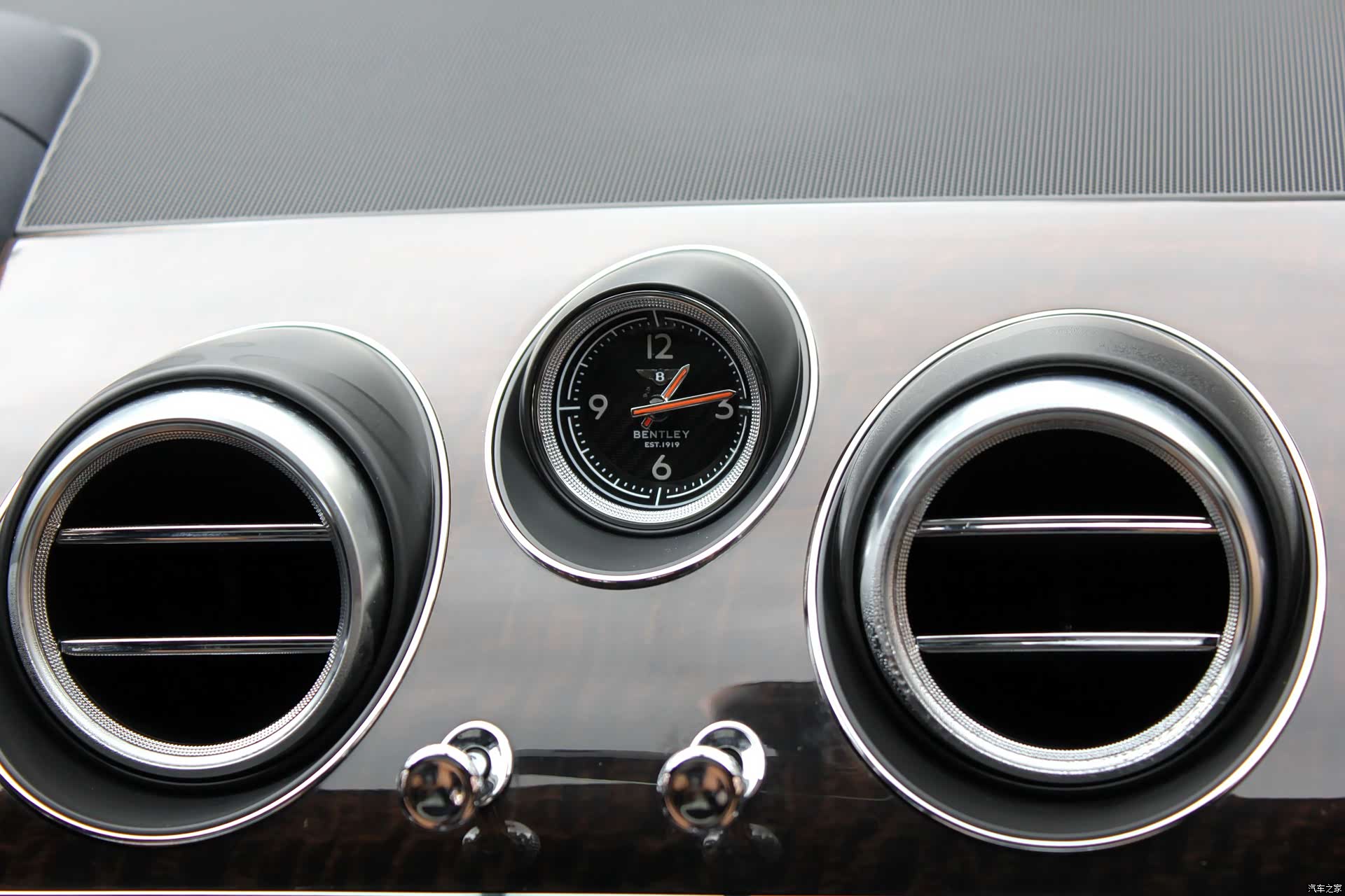 Bentley Bentayga, 2018 13