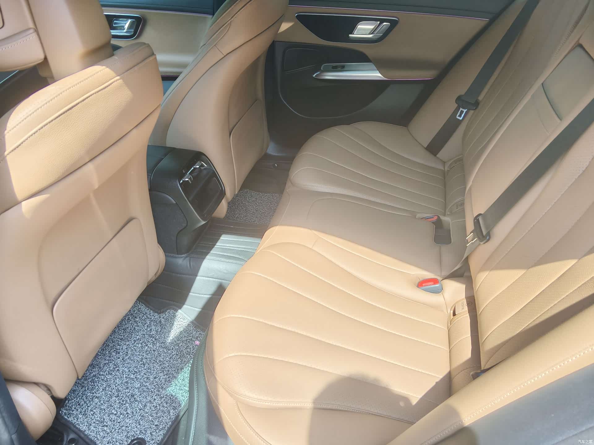 Mercedes-Benz E-Class, 2025 6