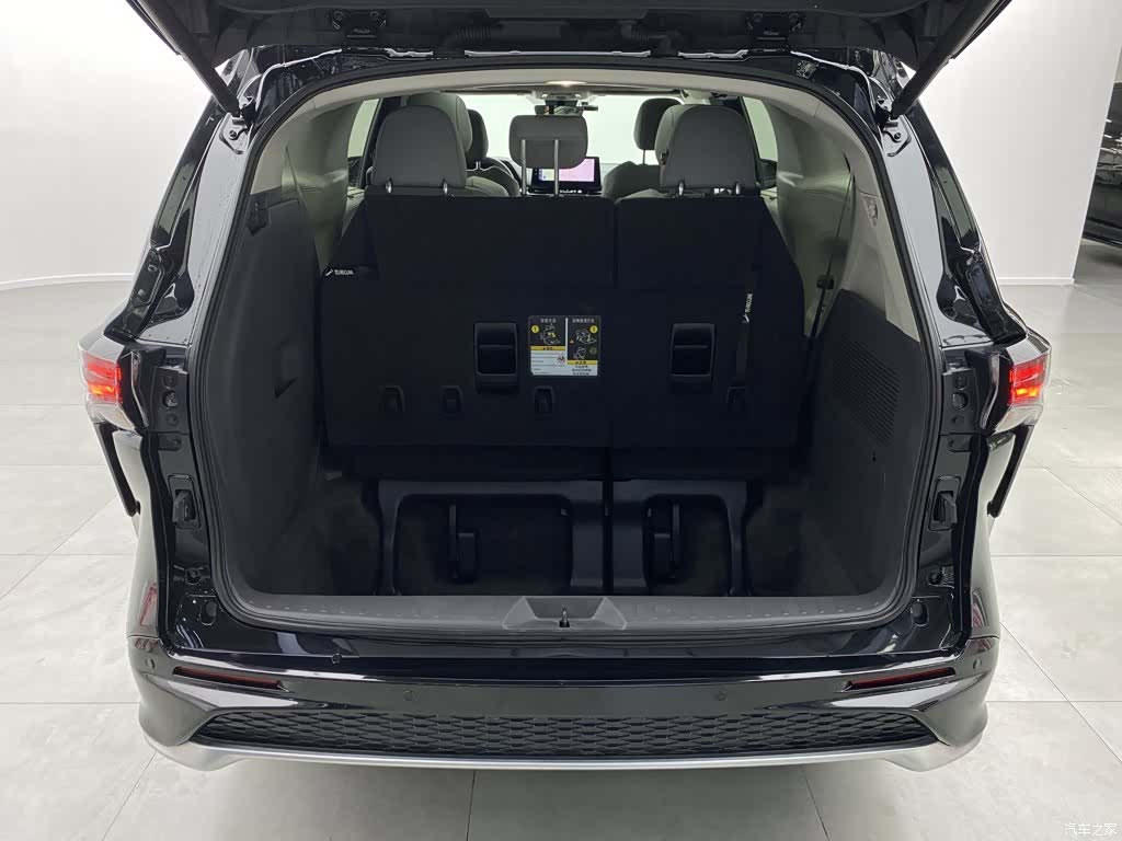 Toyota Granvia, 2024 28