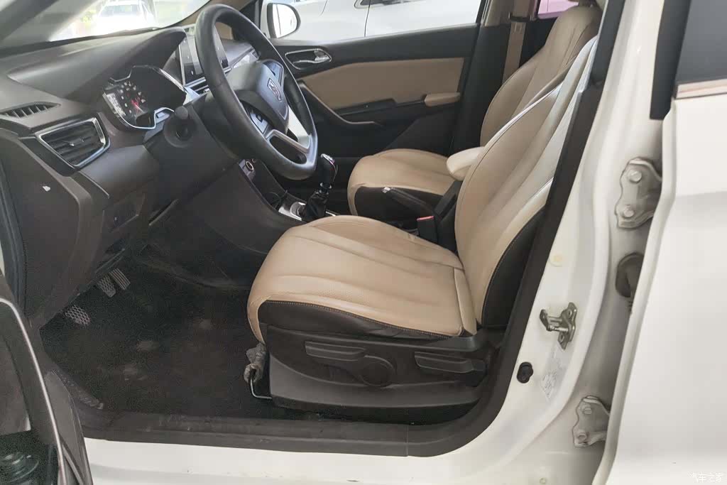 Wuling 310W, 2018 9