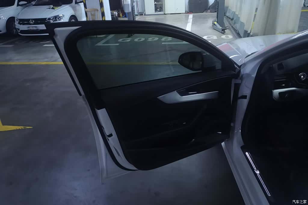 Audi A4L, 2018 7