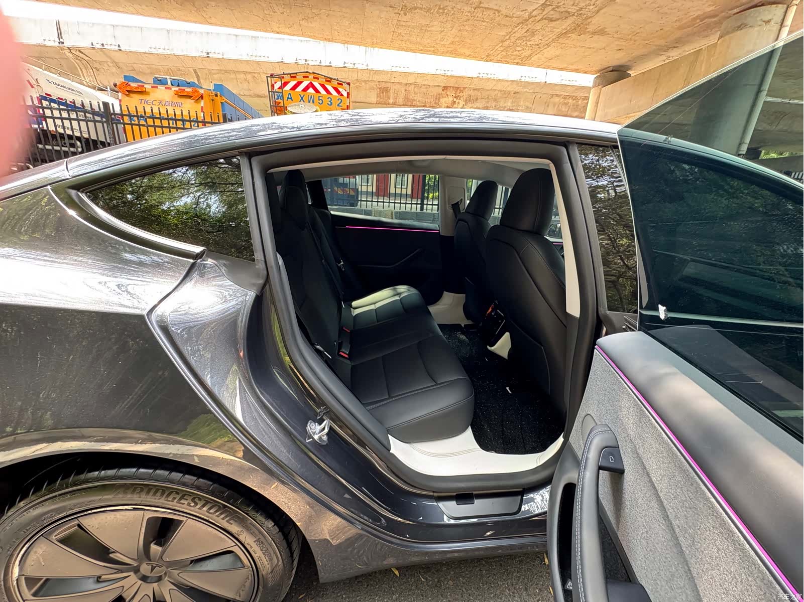 Tesla Model 3, 2025 все фото