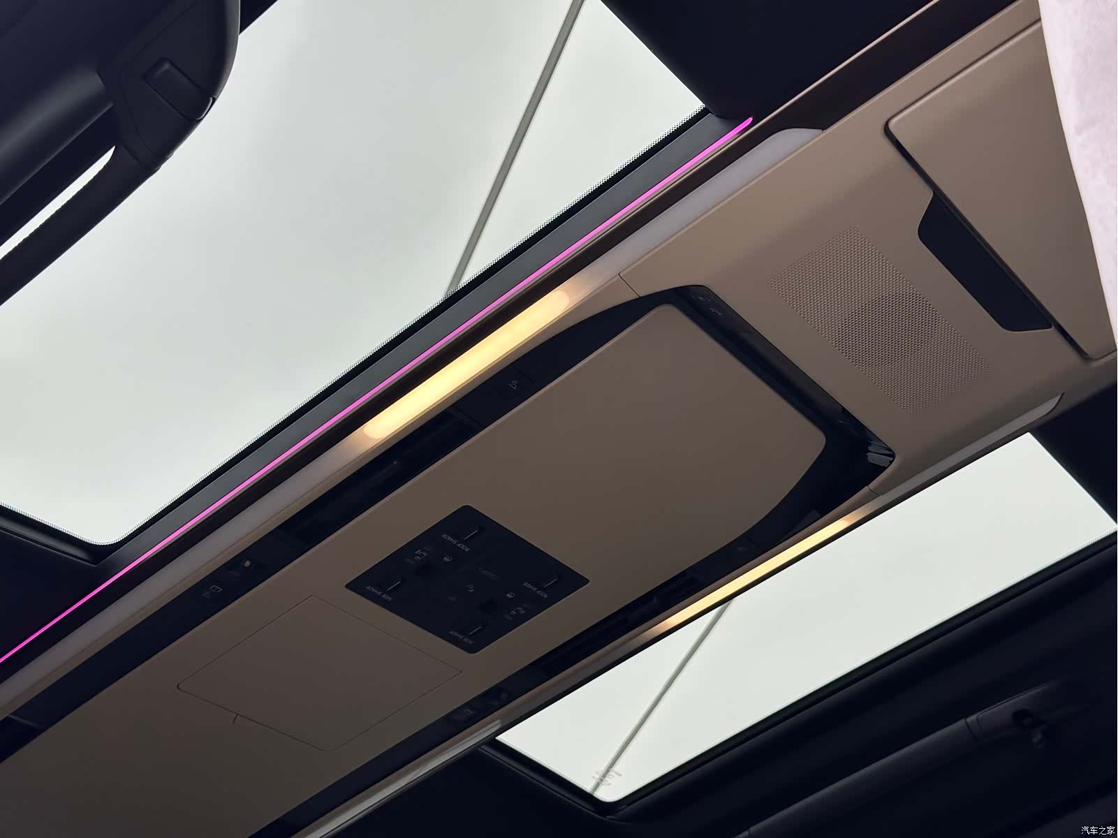 Toyota Alphard, 2023 все фото