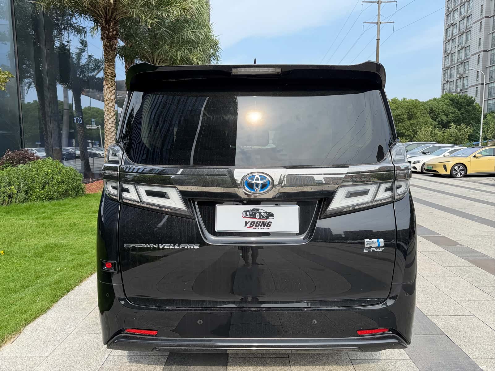 Toyota Vellfire, 2022 все фото